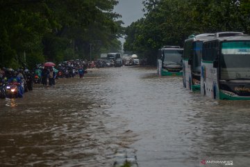 Banjir di jalan Soekarno-Hatta Bandung