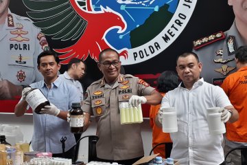 Polda Metro gerebek pabrik kosmetik ilegal di Depok