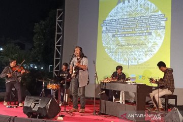 Ary Juliyant bersama tembang baladanya di album "Pasca Fatamorgana"