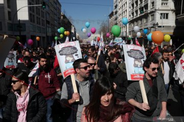Para pekerja Yunani mogok kerja tolak perombakan UU ketenagakerjaan