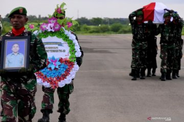 Kedatangan jenazah korban jatuhnya heli di Papua