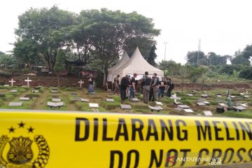 Makam putri Karen "Idol" mulai dibongkar untuk autopsi