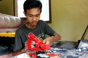 Pemuda Purworejo buat robot telur dadar secara otodidak