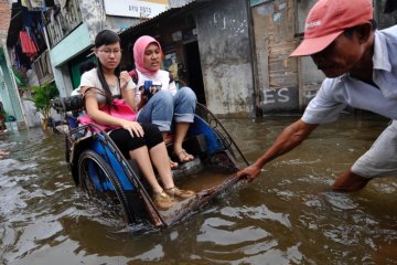 Hujan guyur Jakarta semalam, Pintu Air Manggarai siaga 2