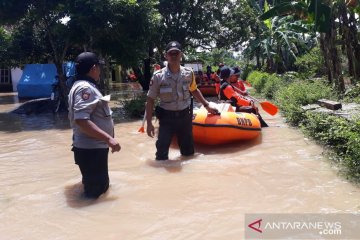 Sungai meluap, ratusan rumah warga di  Jember-Jatim terendam banjir