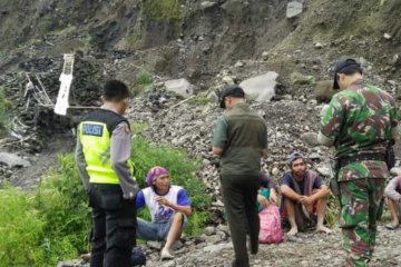 Tertimbun longsor, dua penambang di lereng Merapi tewas