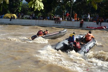 Pencarian korban tenggelam di Kalimalang