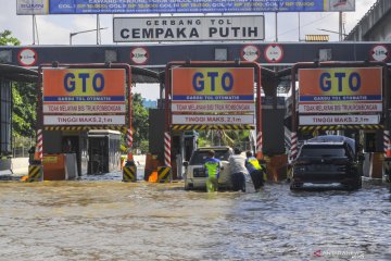 Banjir rendam gerbang tol Cempaka Putih