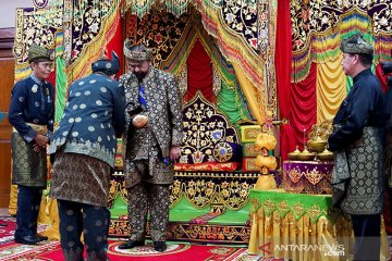 Mantan Gubernur Riau diberi gelar Datuk Seri Indera Perkasa Negeri