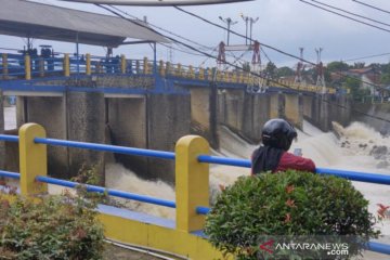 Tinggi muka air di Bendung Katulampa Kota Bogor kembali normal