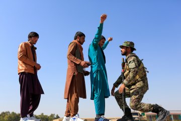Afghanistan selidiki laporan warganya disiksa polisi Iran