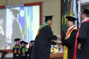 Seorang wisudawan doktor USU wafat, 15 menit jelang wisuda