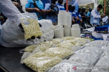 KASUS PABRIK NARKOBA DI BANDUNG