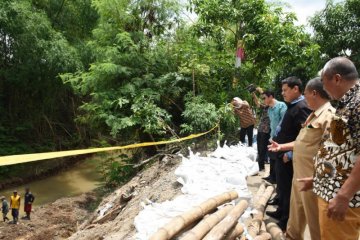 Longsor akibat hujan deras di Kediri diminta segera diperbaiki