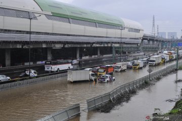 Operator: Sebagian Tol Jakarta-Cikampek bisa dilalui kendaraan