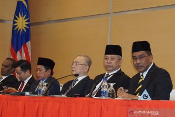 Barisan Nasional dan PAS minta parlemen Malaysia dibubarkan