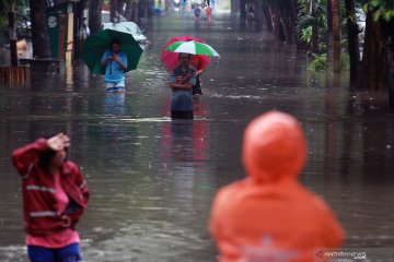 Hujan lebat sebabkan banjir di 13 titik di Kota Tangerang