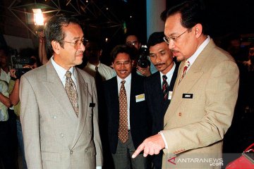 Anwar Ibrahim berusaha menjadi PM di tengah kekacauan politik Malaysia