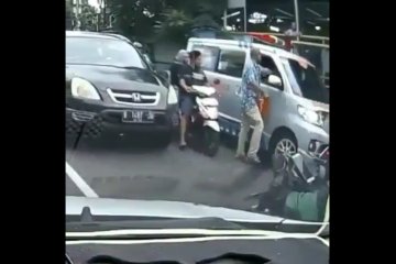 Polisi selidiki pengemudi pemukul supir ambulans di Bintaro