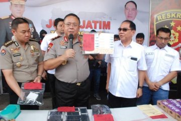 Polda Jatim tangkap penipu modus manipulasi akun ojek daring