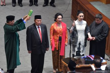 Pelantikan anggota Pergantian Antar Waktu tiga menteri