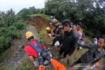 Wali Kota Bogor hadiri proses evakuasi makam terkena longsor