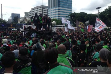 Ojek gelar demo di DPR protes pernyataan Nurhayati Monoarfa