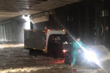 Terowongan Cipayung sempat ditutup saat terendam banjir