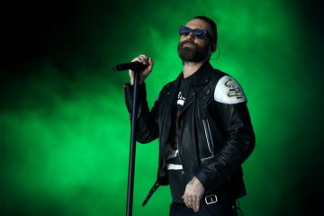 Adam Levine minta maaf usai tampil "kacau" di Chile