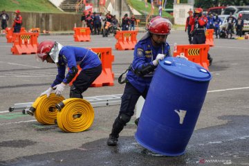 Lomba ketangkasan HUT pemadam kebakaran