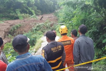 SAR gabungan masih cari korban tertimbun longsor di Tasikmalaya