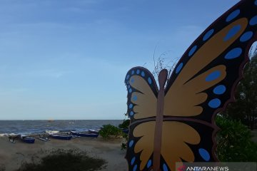 Meski telah dibuka kembali, wisata pantai ini tetap sepi pengunjung