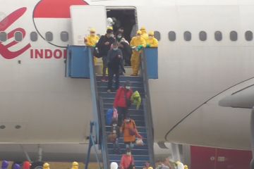 Ratusan WNI asal Wuhan tiba di Bandara Hang Nadim Batam