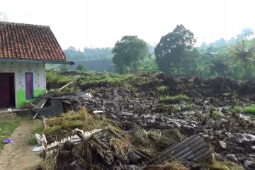 Longsor di pinggir Tol Purbaleunyi, Polres Cimahi bentuk Satgasus Bencana
