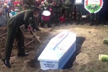 Korban Heli Mi-17 dari Buton Utara dimakamkan