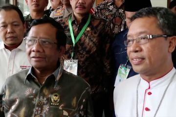 Temui Uskup Pangkalpinang, Menkopolhukam tegaskan semua agama kedudukannya sama