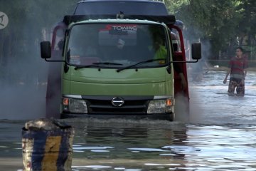 Banjir rendam perumahan Pulomas