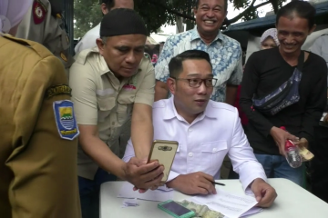 Ridwan Kamil pastikan operasi pasar bawang putih di seluruh pasar