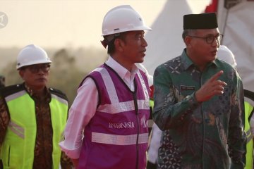 Presiden Jokowi tinjau pembangunan Jalan Tol Aceh