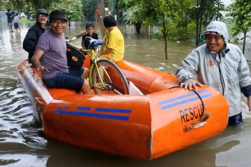 Banjir rendam perumahan, BPBD evakuasi warga