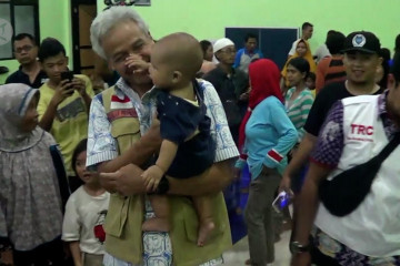 Gubernur Jateng lakukan pemulihan trauma ke pengungsi korban banjir