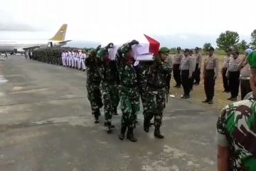 Jenazah Sertu Anumerta Ikrar Nainggolan tiba di Sorong