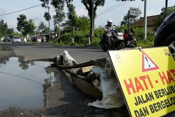 Dana 10 Miliar untuk perbaikan jalan rusak