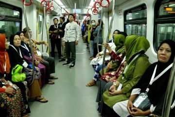 LRT Jakarta pecahkan rekor 7400 pengguna