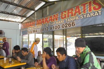 Berbagi lewat Rumah Makan Gratis