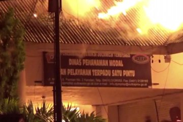 Kantor Dinas Penanaman Modal Sultra terbakar