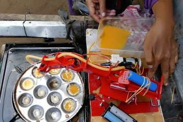 Robot mini pembuat telur dadar