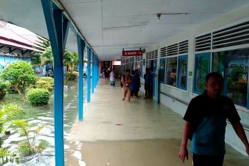 Saat 20 pasien RS Kraton Pekalongan dievakuasi dari banjir