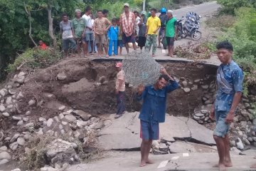 Gubernur NTB instruksikan jalan putus di Bima secepatnya diperbaiki