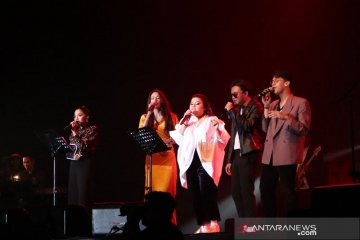 Ardhito Pramono, Rizky Febian lantunkan"Heal The World" di Java Jazz